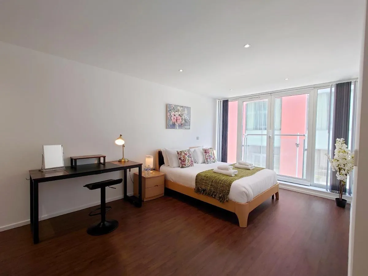 Fully Serviced Two Bed Apartment By Excel & O2 London
