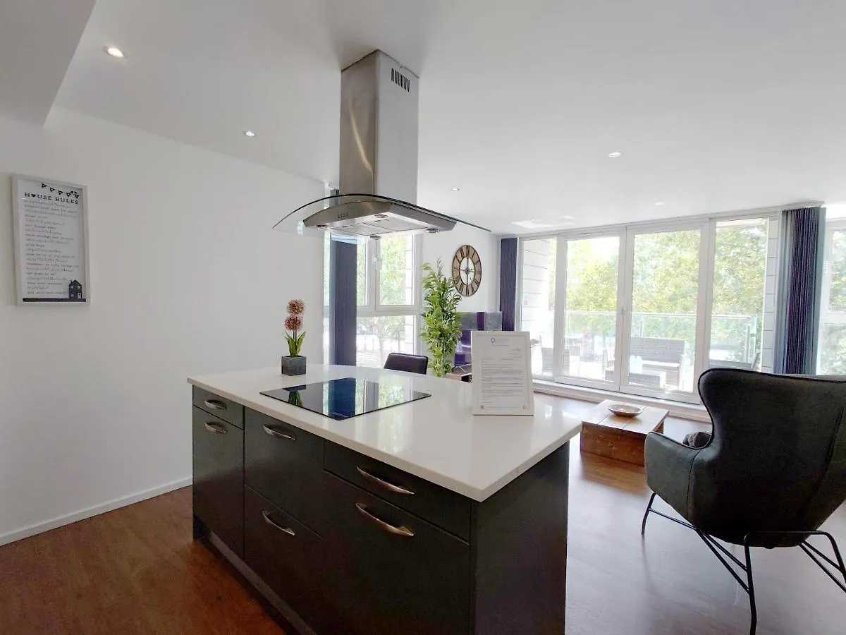 Fully Serviced Two Bed Apartment By Excel & O2 London United Kingdom