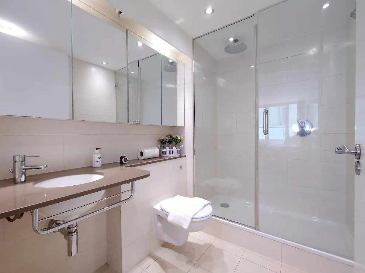 Fully Serviced Two Bed Apartment By Excel & O2 London