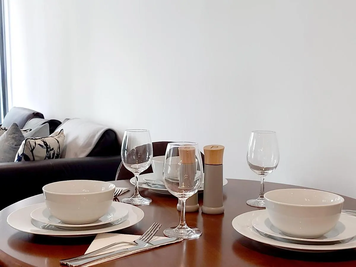 Fully Serviced Two Bed Apartment By Excel & O2 London