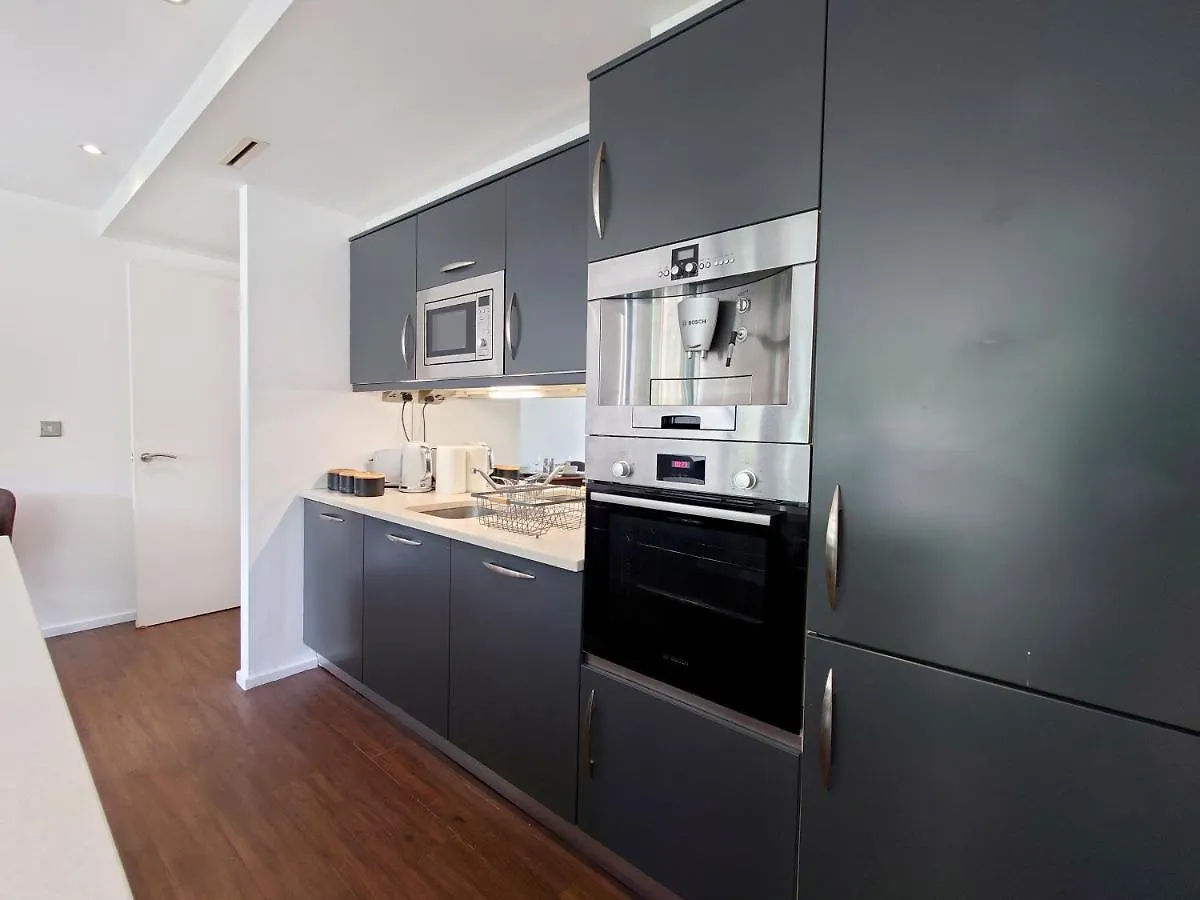 Fully Serviced Two Bed Apartment By Excel & O2 London