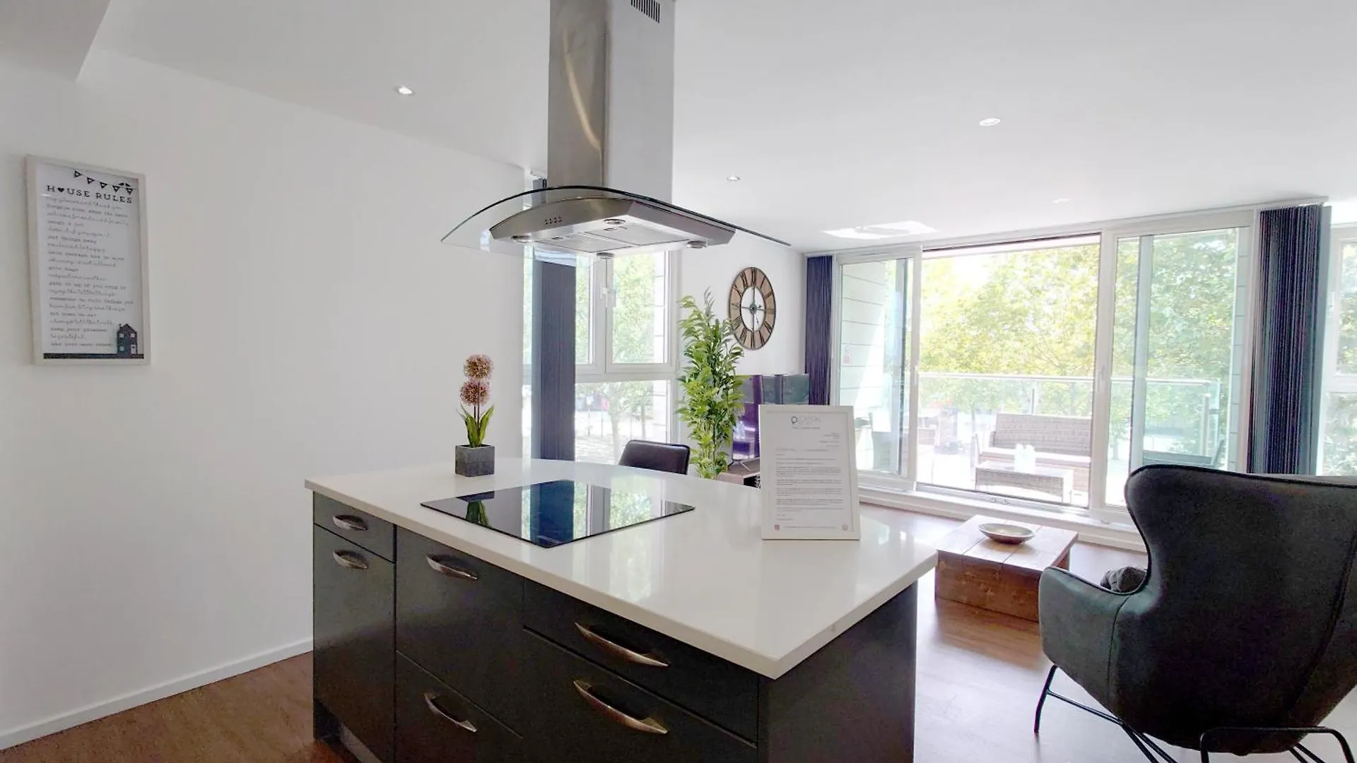 Fully Serviced Two Bed Apartment By Excel & O2 London