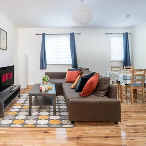 https://2-bedroom-flat-near-london-excel.cambridgehotelsuk.com