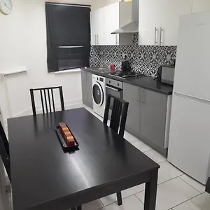 https://two-bedroom-apartment-close-to-central-london.cambridgehotelsuk.com