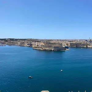 https://valletta-3-bedroom-apartment.hotelssaintjulians.com