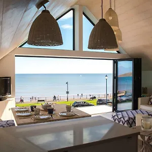 https://the-waves-filey.yorkshirehotels.net